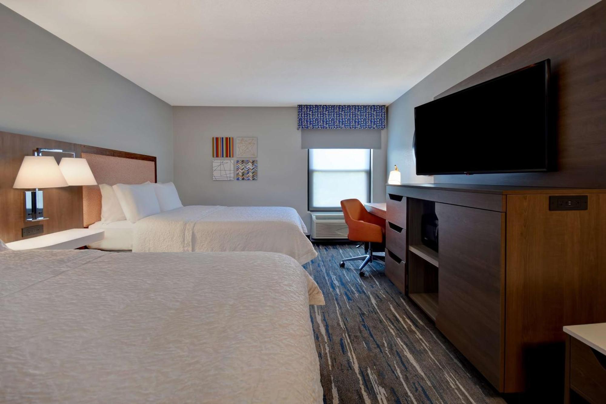 Hampton Potomac Mills 3*